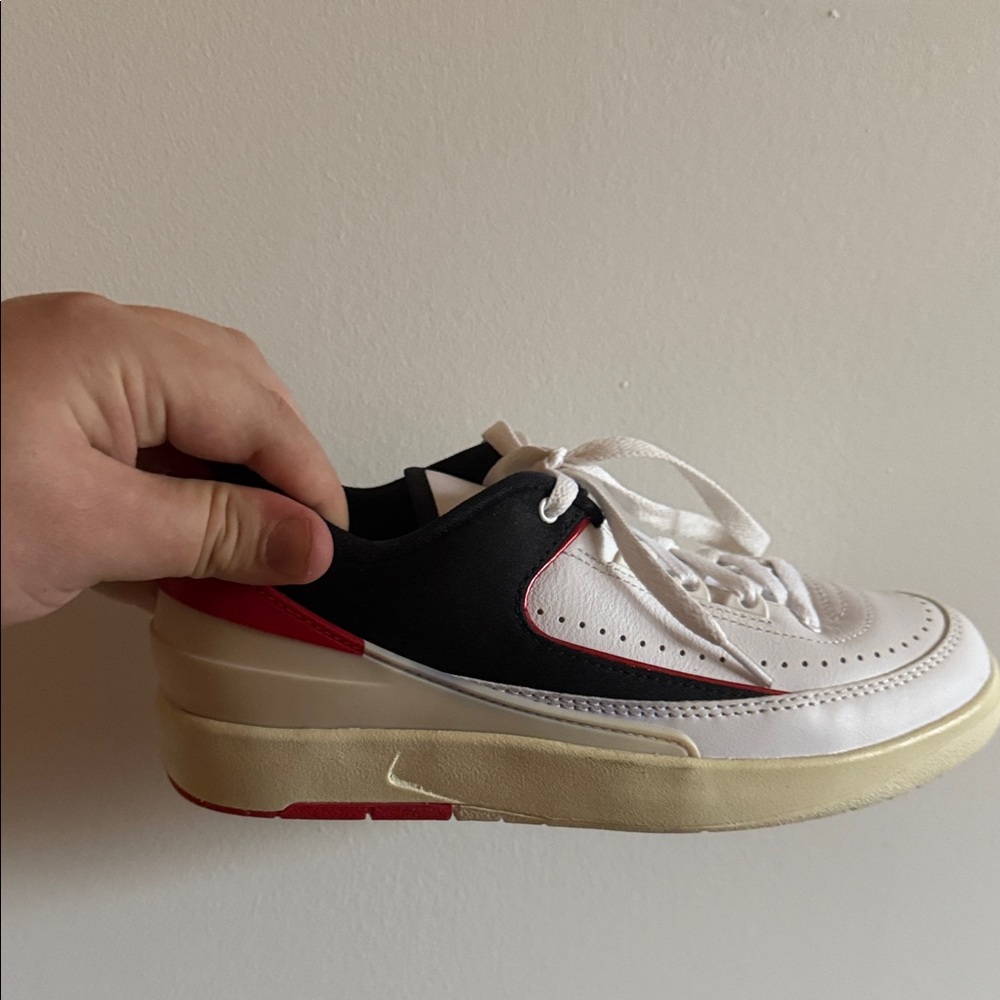 Air Jordan 2 Sneakers ‘Chicago Twist’ size 7.5 Women’s